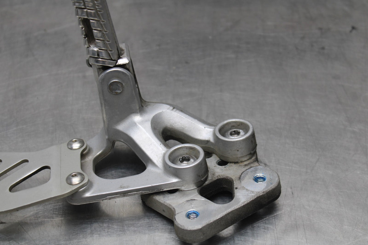 06-07 SUZUKI GSXR 600 LEFT REARSET REAR SET DRIVER FOOT PEG REST STOP BB822