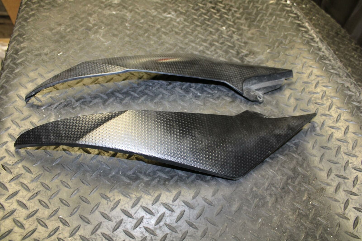 08-09 YAMAHA YZF R6S RIGHT LEFT GAS FUEL TANK PANELS COVERS TRIM SET  BB178