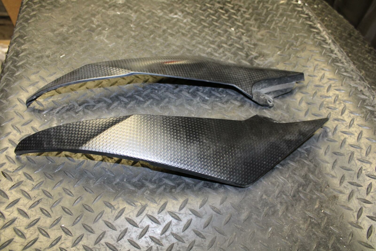 08-09 YAMAHA YZF R6S RIGHT LEFT GAS FUEL TANK PANELS COVERS TRIM SET  BB178