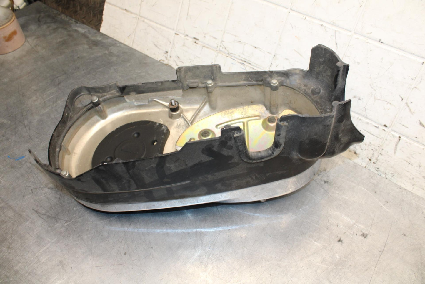 2005 Kawasaki Vulcan 1600 VN1600D Nomad ENGINE SPROCKET COVER BB556