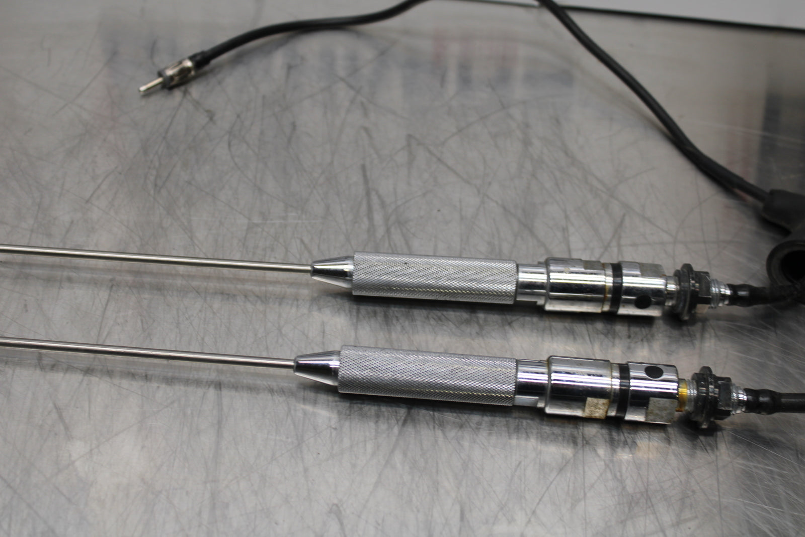 09 YAMAHA ROYAL STAR XVZ1300TF VENTURE RADIO STEREO ANTENNA SET PAIR BB151