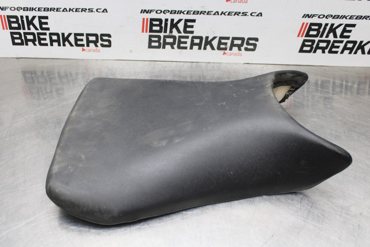 05 YAMAHA YZF R6 FRONT DRIVERS SEAT PAD SADDLE PILLION BB814