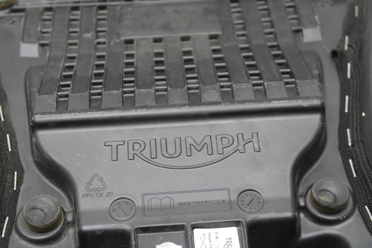 20 TRIUMPH STREET TRIPLE 765 FRONT DRIVERS SEAT PAD SADDLE PILLION BB864