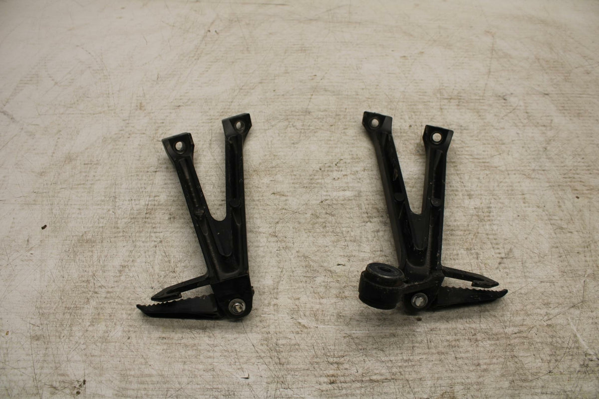 11-19 SUZUKI GSXR600 REAR BACK PASSENGER PEG SET PAIR BB371