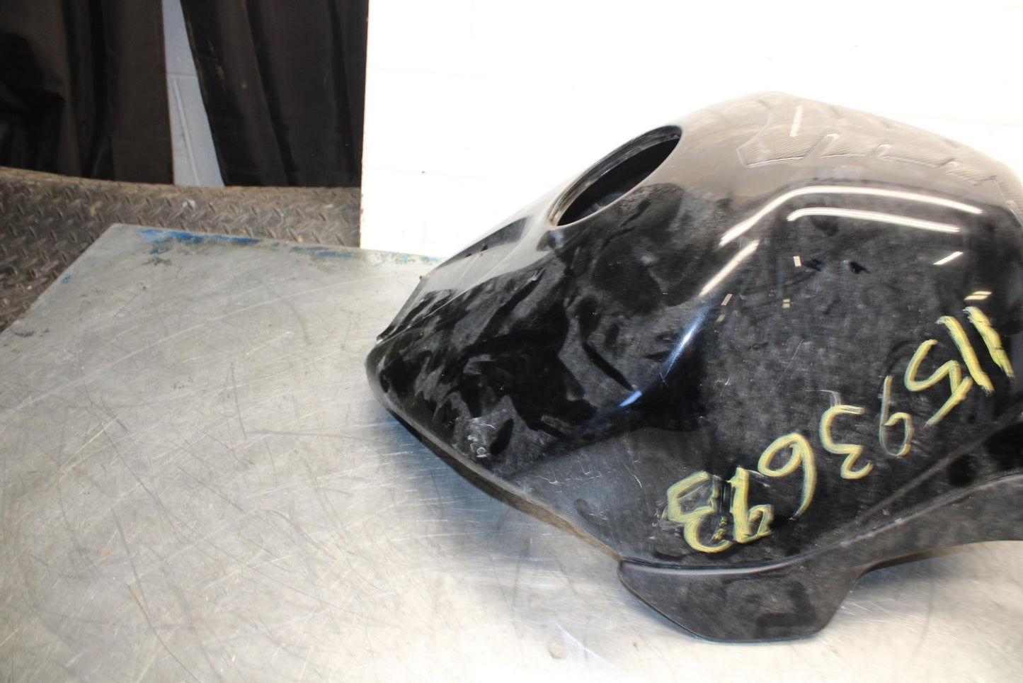 06-07 HONDA CBR1000RR GAS TANK FUEL CELL COVER FAIRING COWL BB464