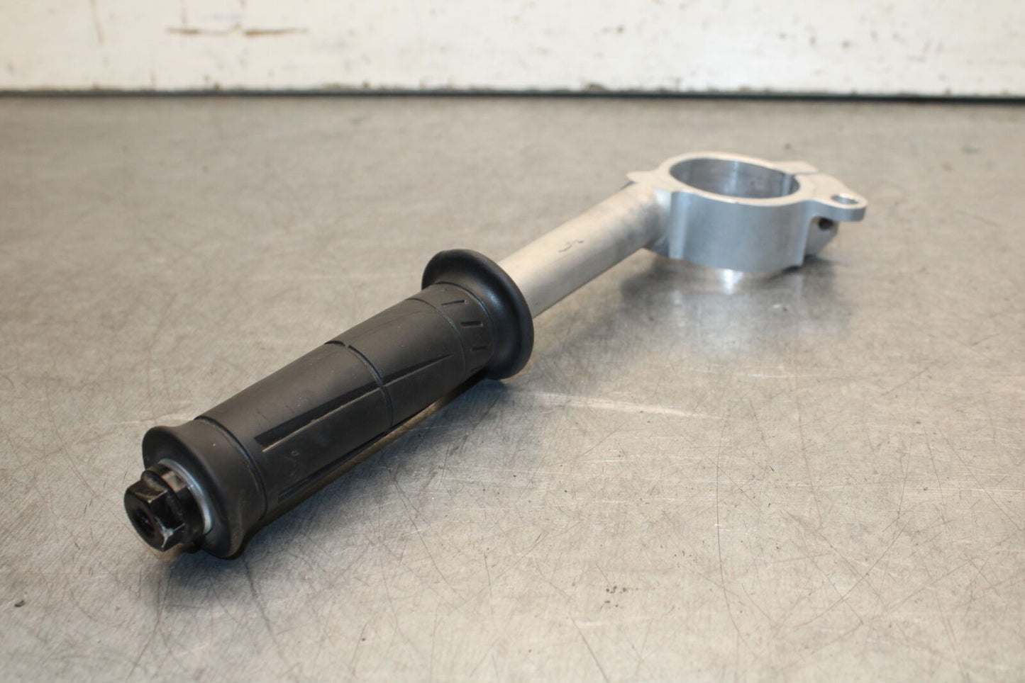 16 KAWASAKI NINJA ZX10R LEFT CLIP ON HANDLEBAR 46003-0657 BB650