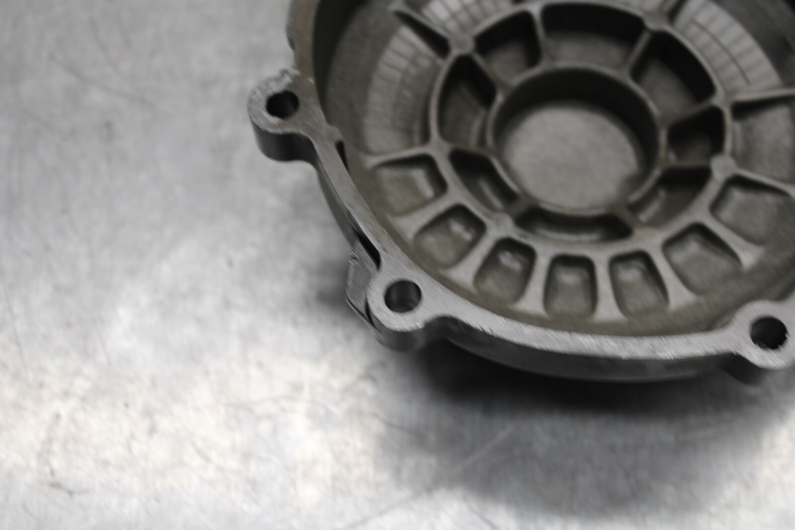 09-14 YAMAHA YZF R1 STATOR MAGNETO ALTERNATOR COVER 14B-15411-00-00 BB118