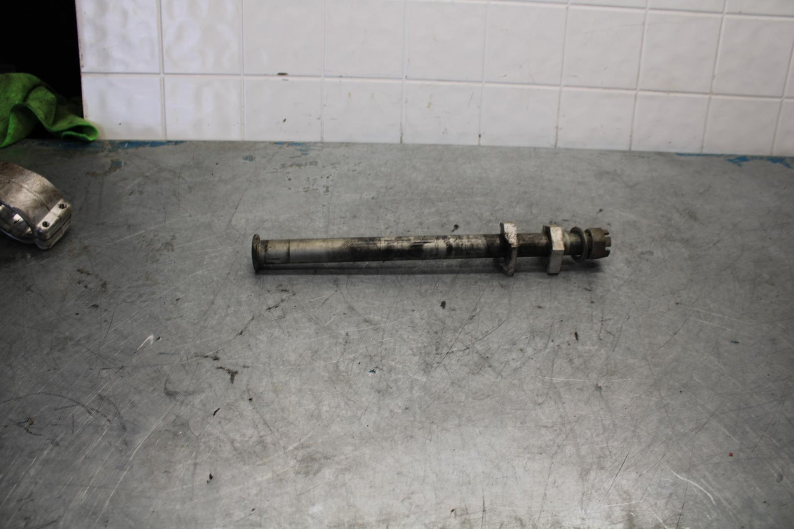 06-07 KAWASAKI NINJA ZX14R REAR AXLE BACK WHEEL RIM PIVOT BOLT AXEL bb433