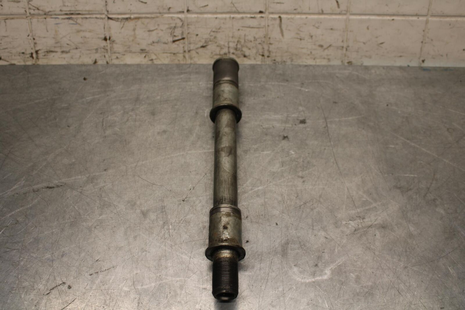 2005 Kawasaki Vulcan 1600 VN1600D Nomad FRONT WHEEL RIM AXLE PIVOT BOLT BB556