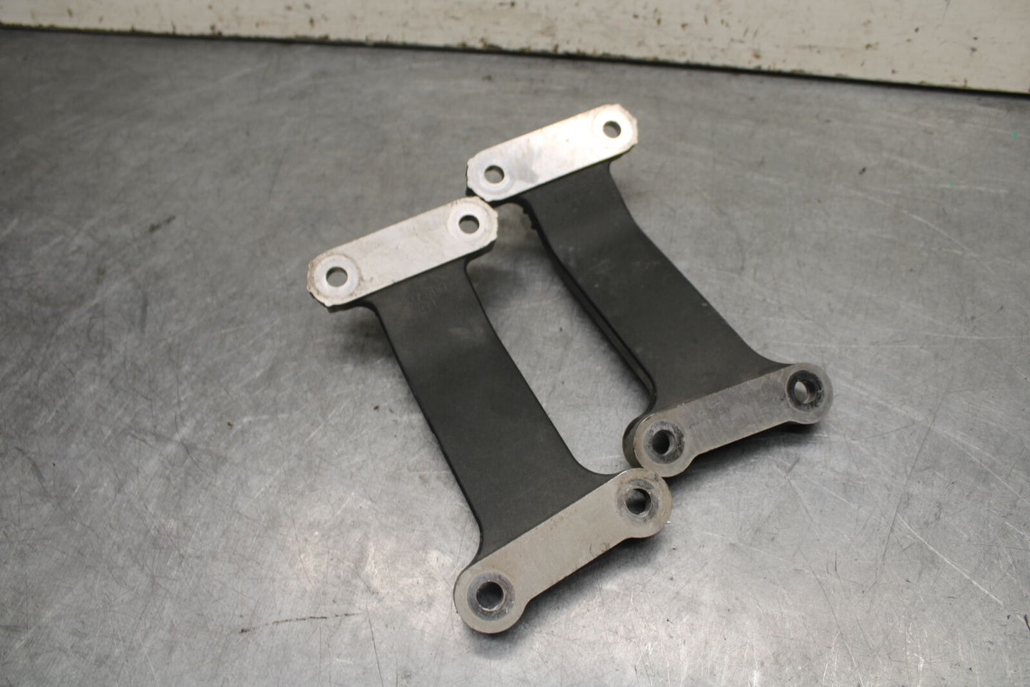 05-06 YAMAHA ROYAL STAR REAR PASSENGER FOOT STEP MOUNT BRACKET BB697