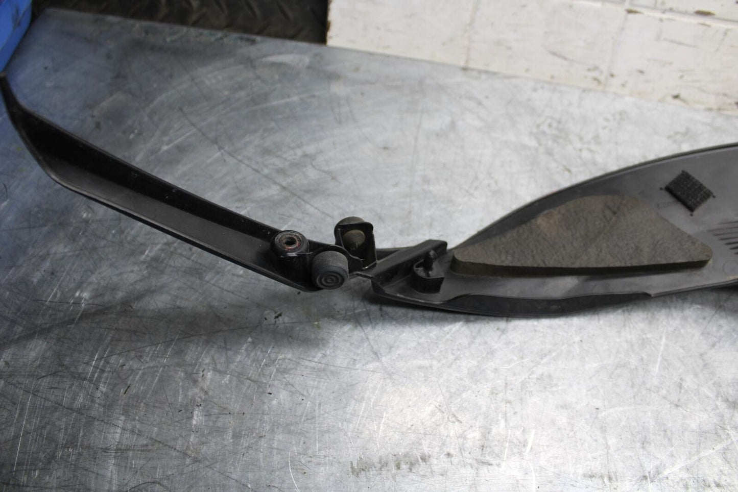 2012 Kawasaki Ninja ZX6R  RIGHT GAS TANK FUEL CELL PANEL COVER TRIM COWL   BB529