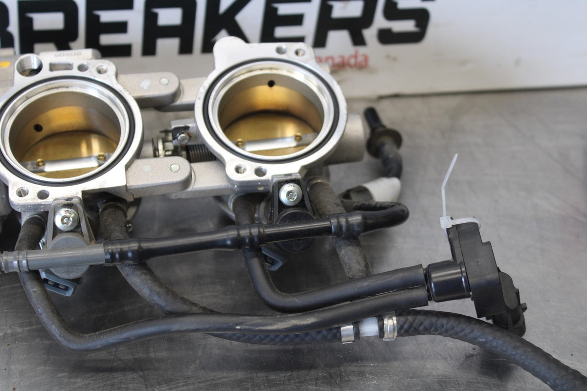 20-23 APRILIA RS660 MAIN FUEL INJECTORS / THROTTLE BODIES BB889