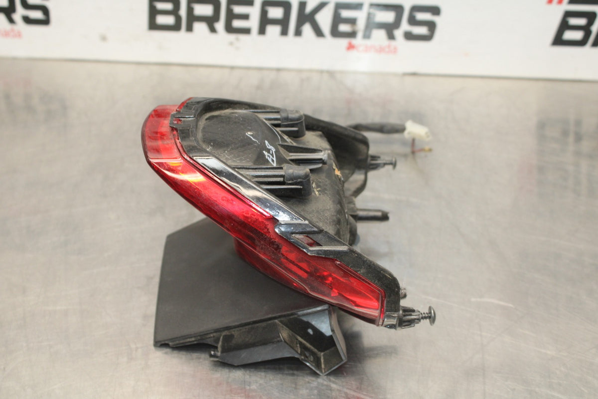 15-19 HONDA CBR300R REAR TAIL TAILLIGHT BACK BRAKE LIGHT BB800