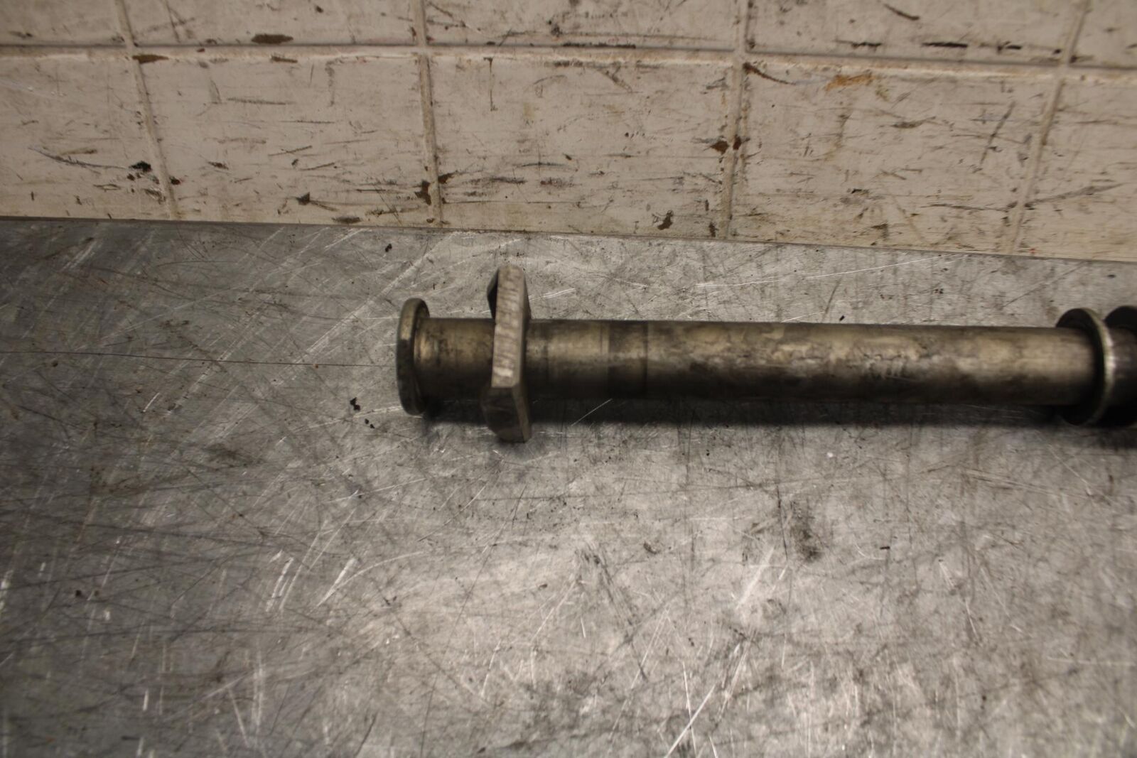 2009 Kawasaki Ninja ZX6R ZX600R REAR AXLE BACK WHEEL RIM PIVOT BOLT AXEL BB538