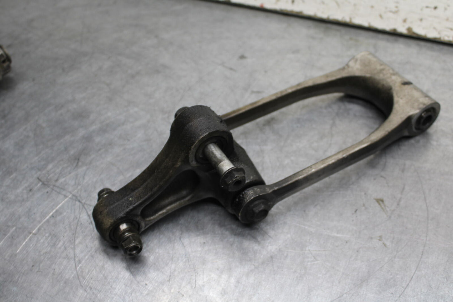 06-07 SUZUKI GSXR 600 REAR DOGBONE SHOCK LINKAGE LINK BB737