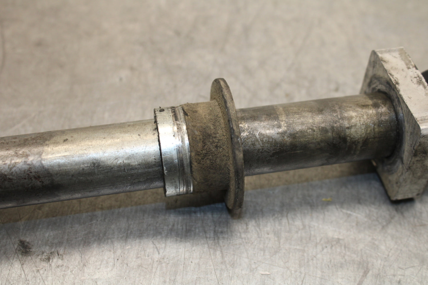 93-94 KAWASAKI NINJA ZX7R REAR AXLE BACK WHEEL RIM PIVOT BOLT AXEL BB122