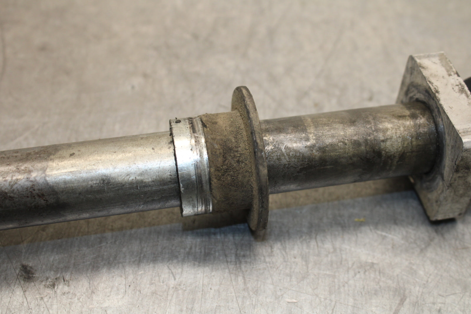 93-94 KAWASAKI NINJA ZX7R REAR AXLE BACK WHEEL RIM PIVOT BOLT AXEL BB122