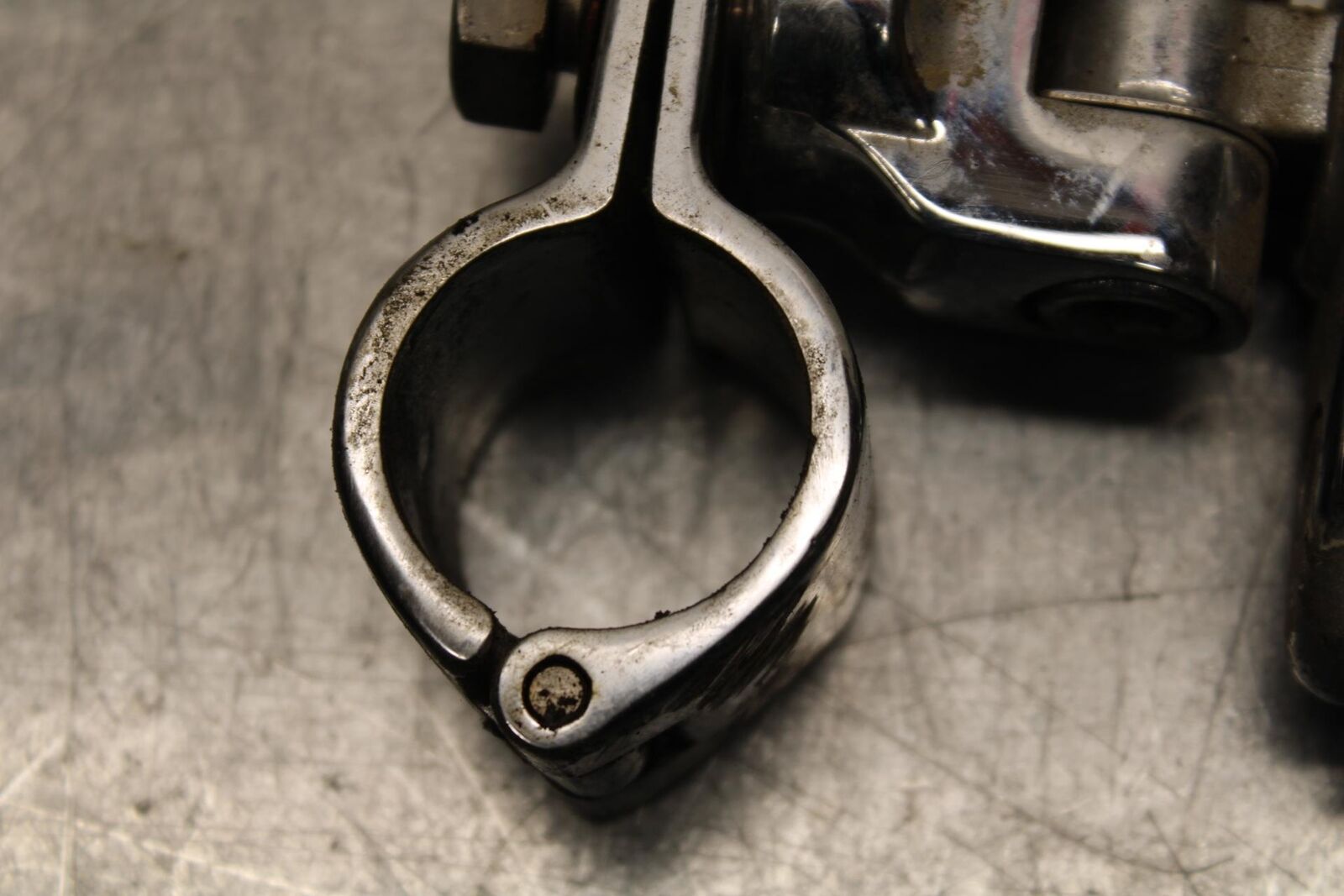 2005 Kawasaki Vulcan 1600 VN1600A Classic FRONT FOOT RESTS PEGS SET PAIR BB574