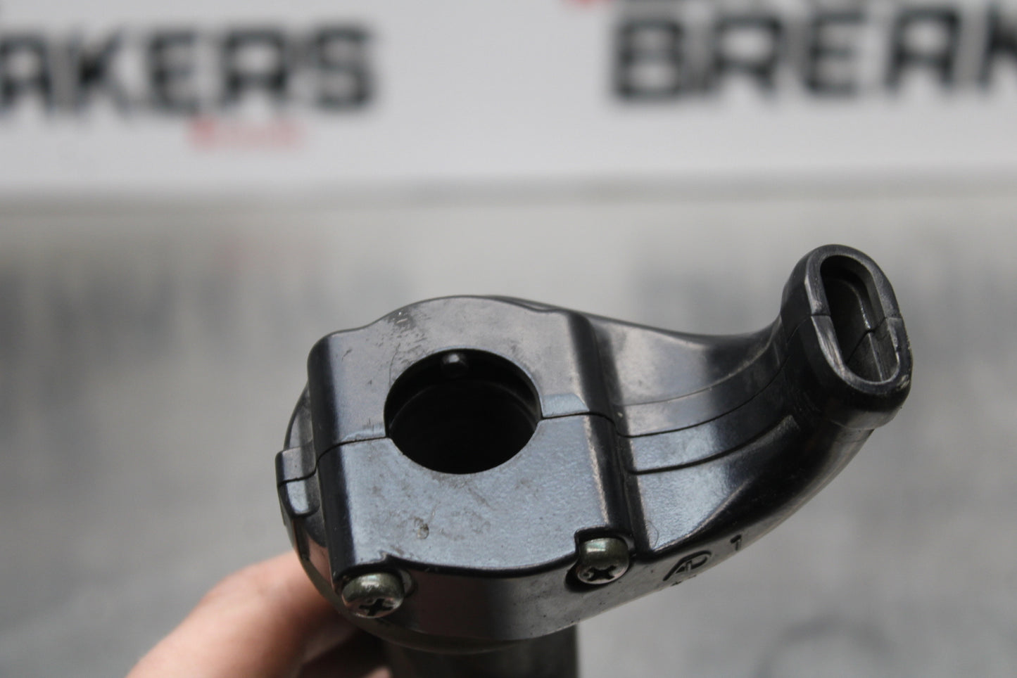 04-05 KAWASAKI NINJA ZX10R THROTTLE CABLE LINE HOUSING GUIDE BB163