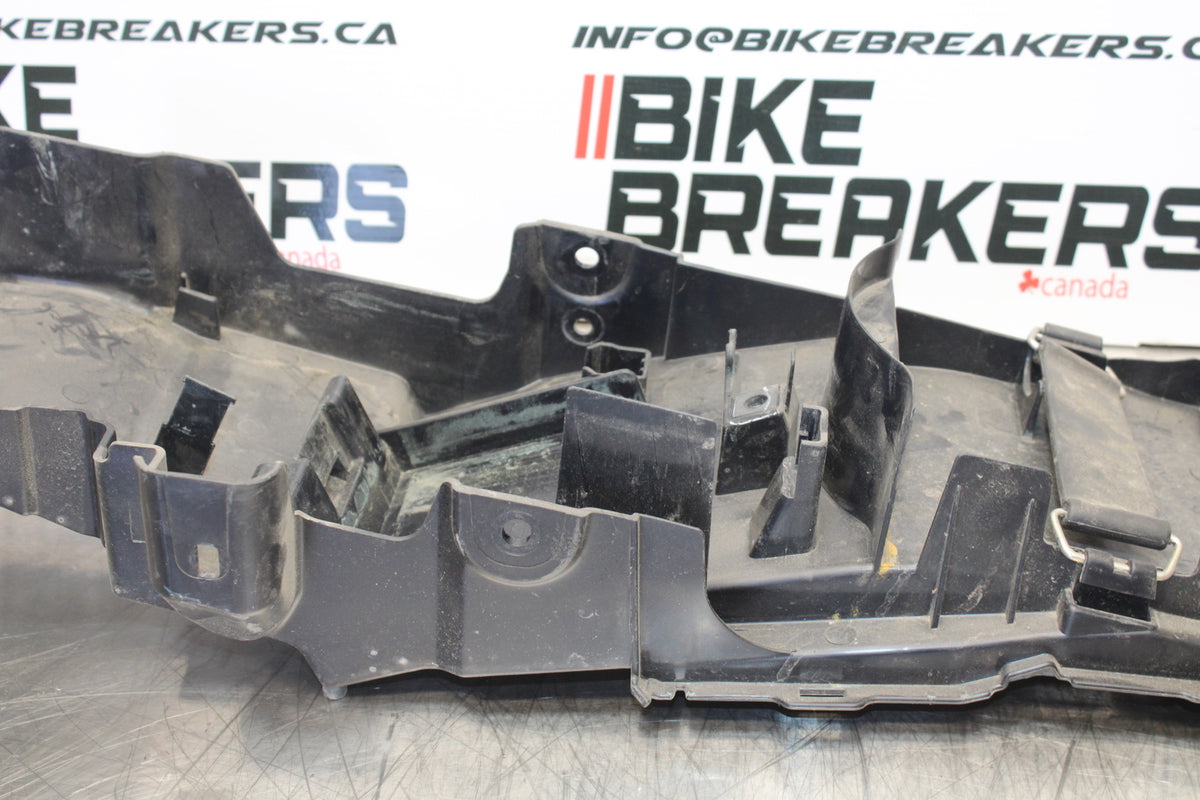 15-16 HONDA CB300F REAR BACK TAIL UNDERTAIL BATTERY TRAY PLASTIC BB150