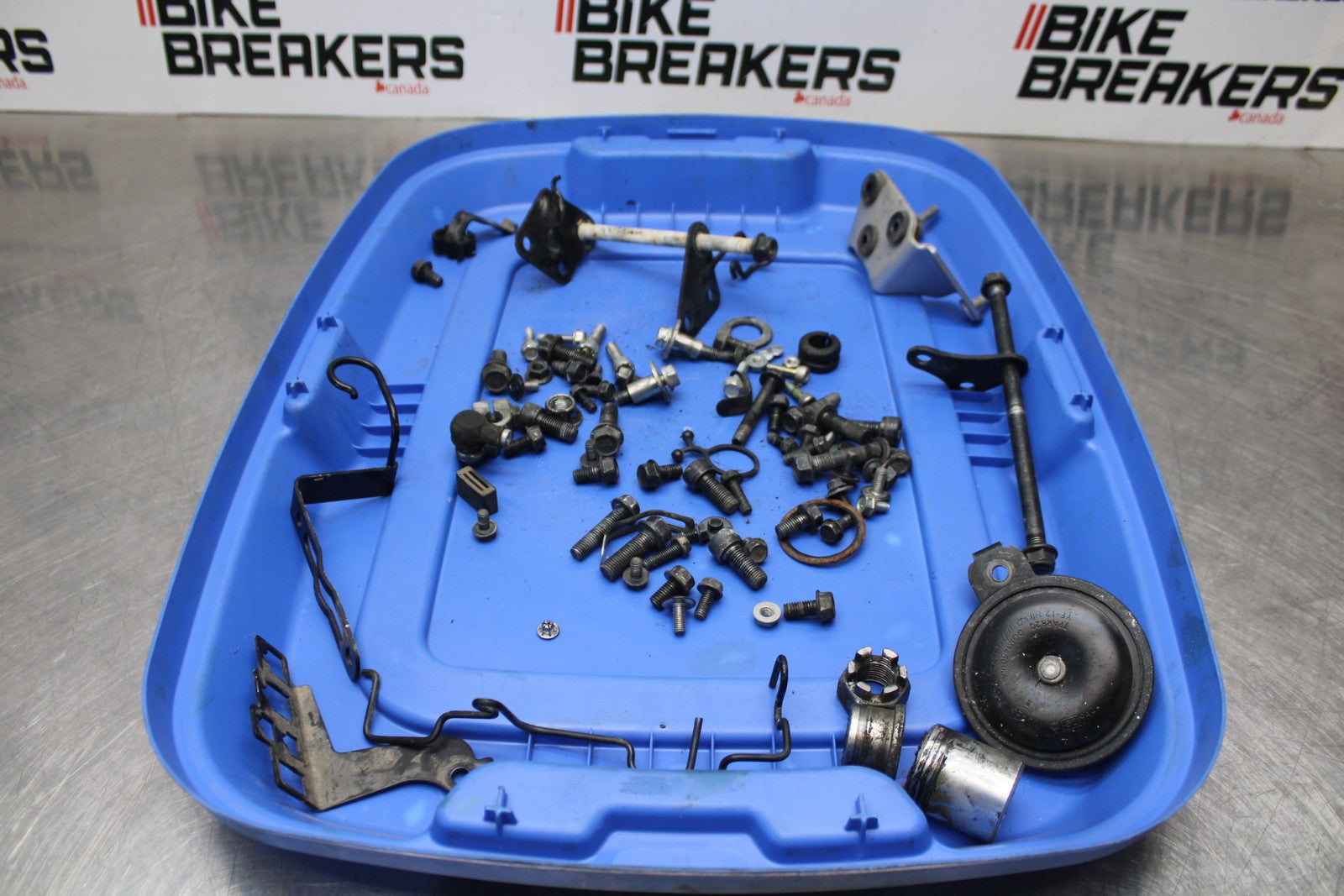 08 KAWASAKI VULCAN 900 MOUNTING BOLTS HARDWARE MOTOR SCREWS BB184