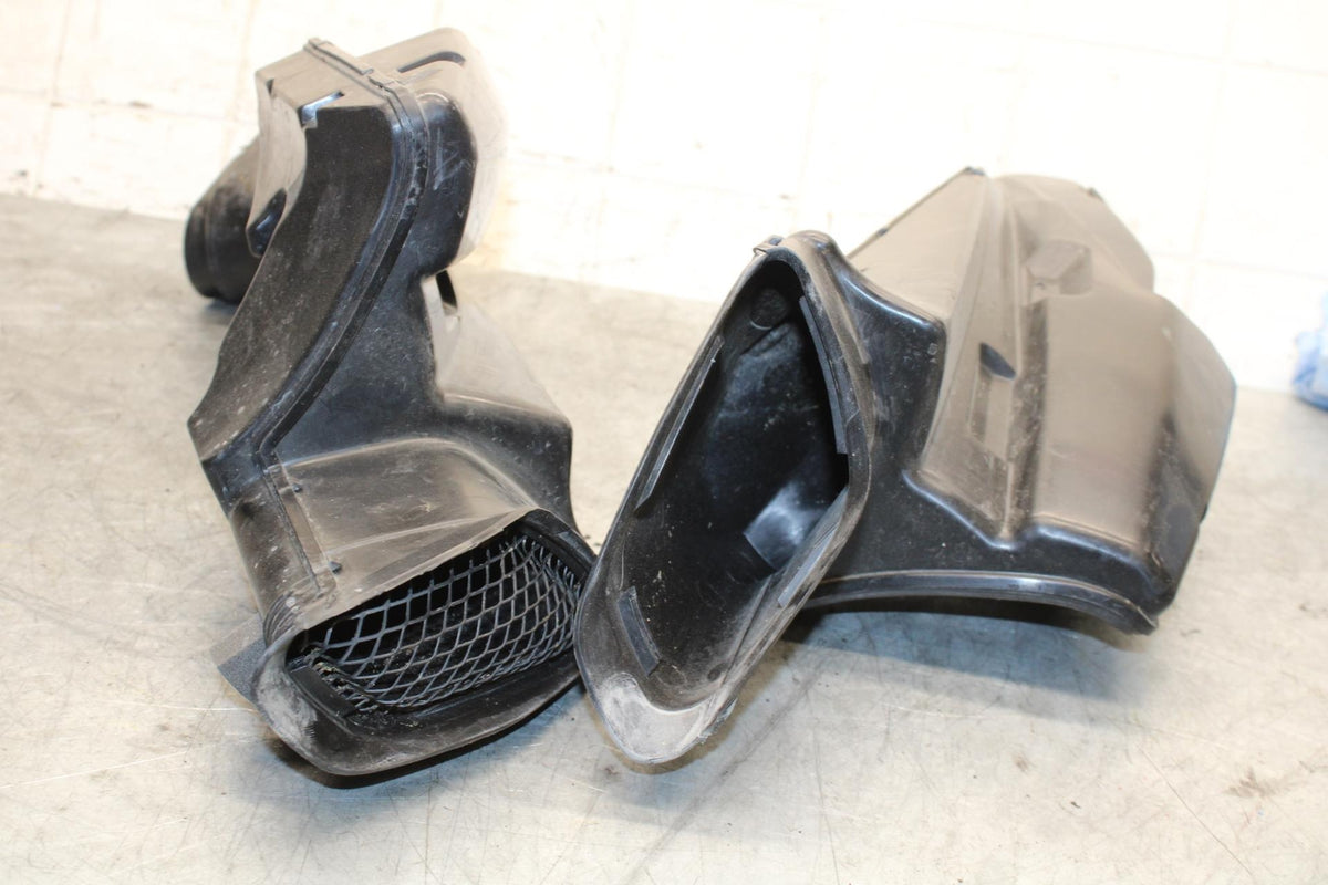 06-07 SUZUKI GSXR600 750  RIGHT LEFT AIR INTAKE DUCTS BB543