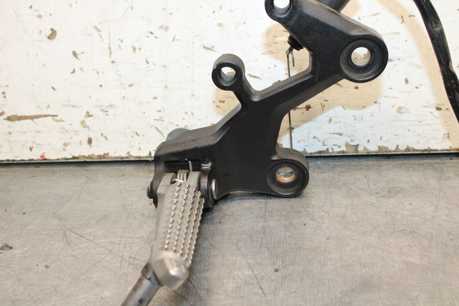 19-22 KAWASAKI Z400 RIGHT REARSET REAR SET DRIVER FOOT PEG REST STOP BB738