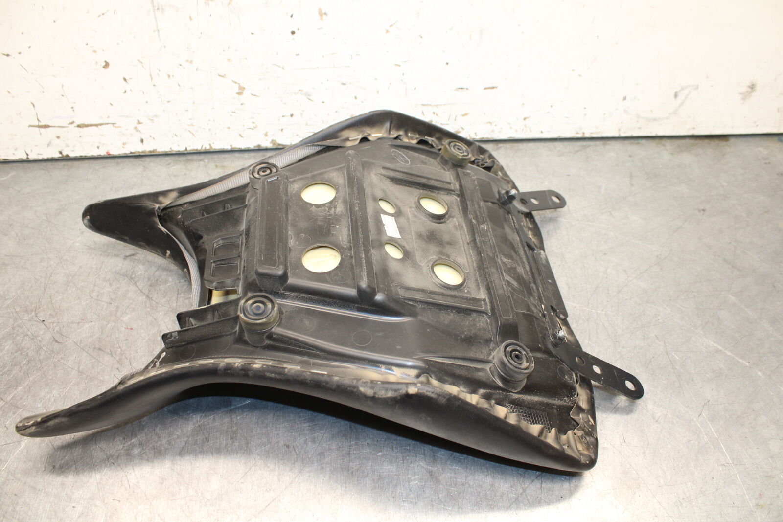 19-24 YAMAHA R3 FRONT DRIVERS SEAT PAD SADDLE PILLION BB736