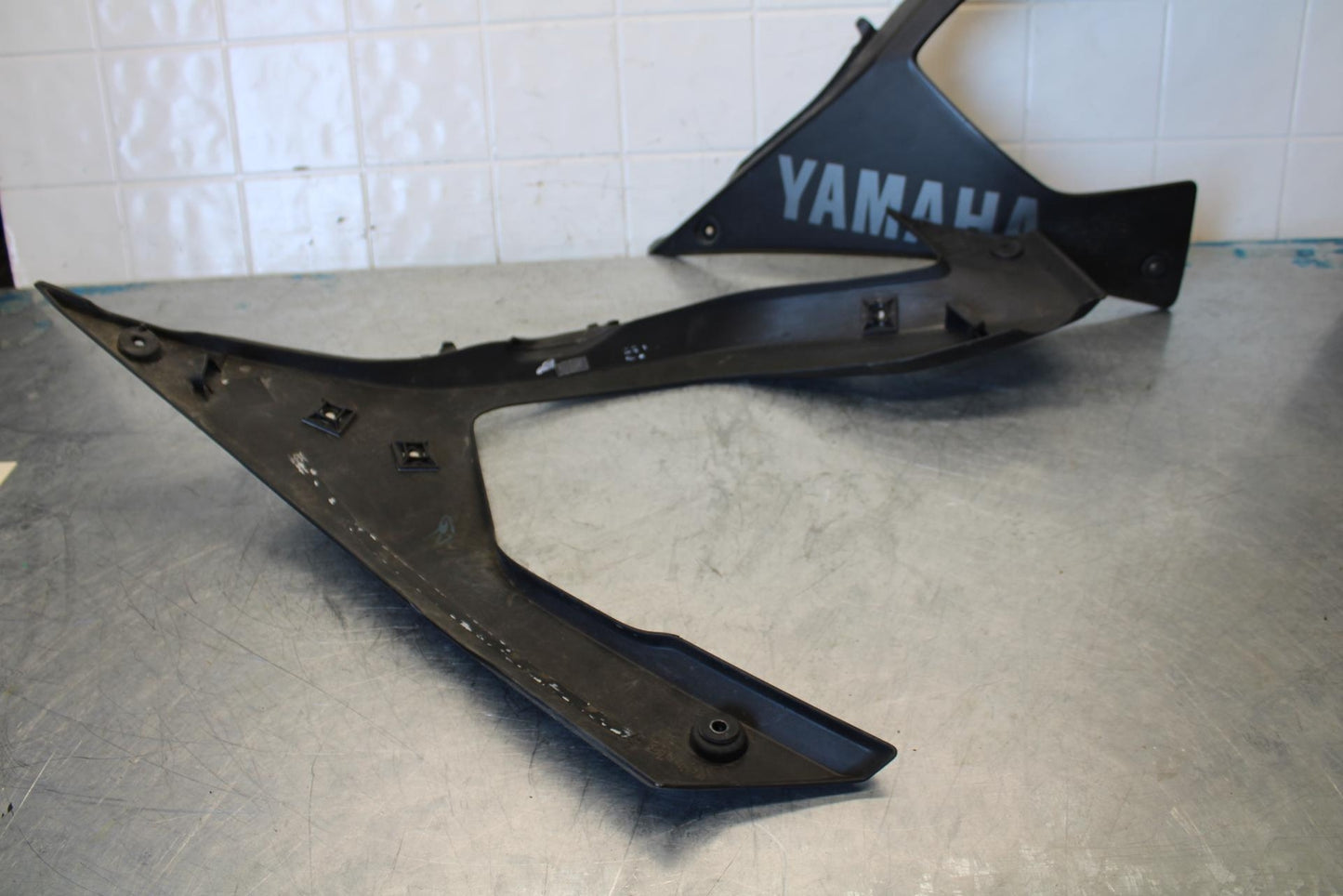 17-18 YAMAHA YZF R3 LOWER BOTTOM BELLY FAIRING COWL BB438 