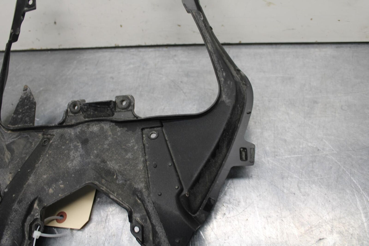 23 KAWASAKI NINJA ZX6R 636 CENTER REAR BACK TAIL FAIRING COVER TRIM COWL BB609