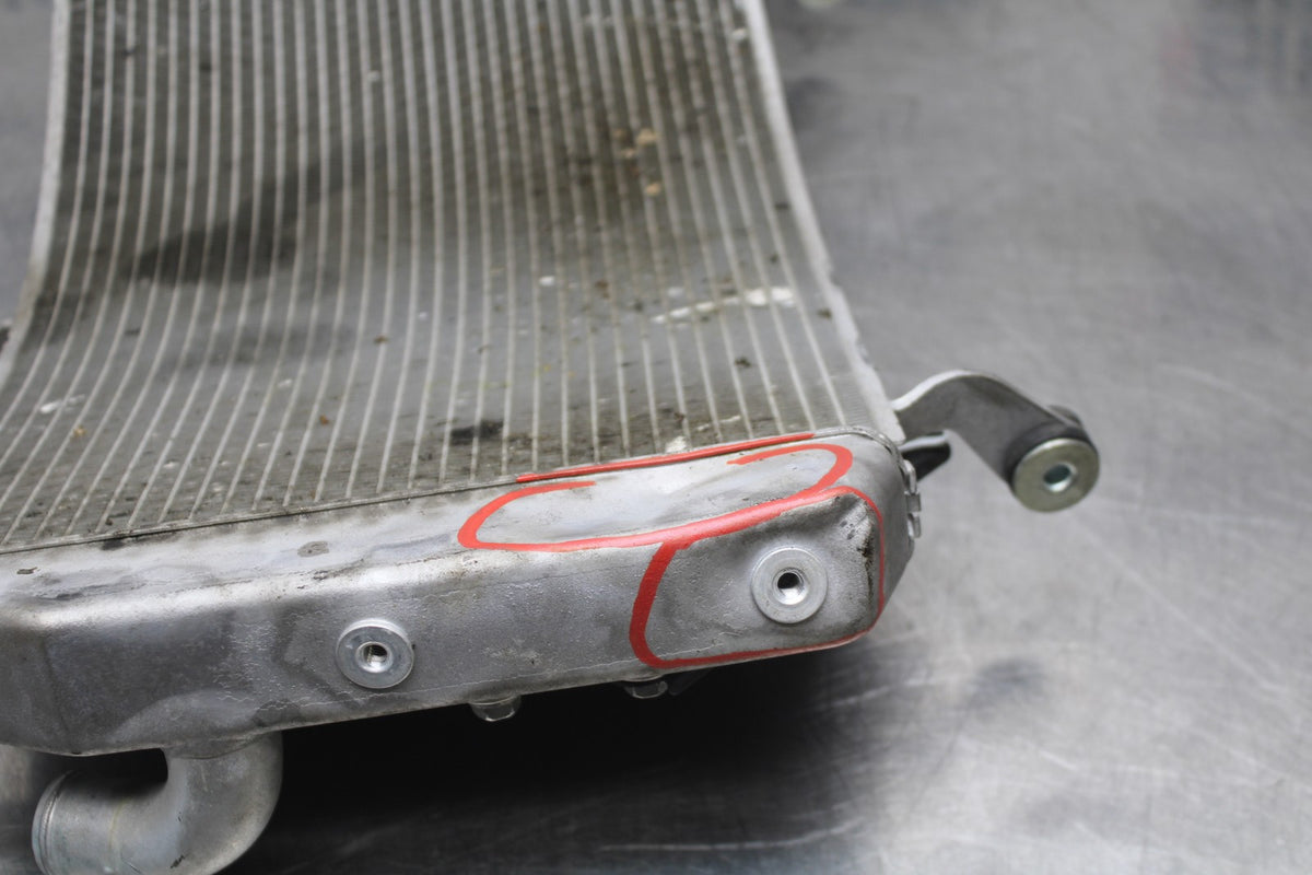 18 YAMAHA YZF R1  ENGINE RADIATOR MOTOR COOLER COOLING RADIATER BB838