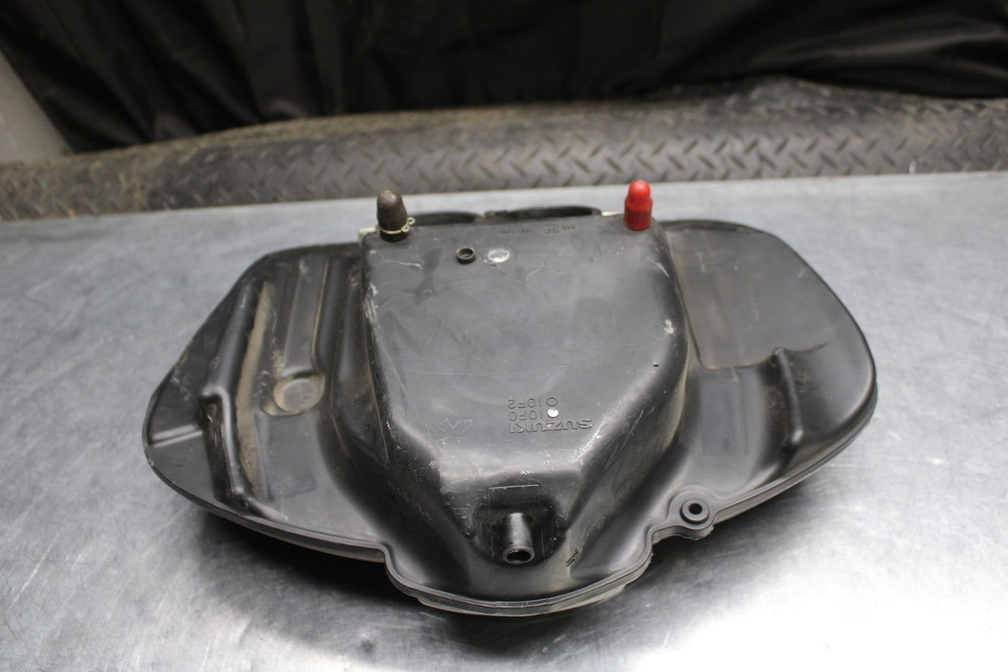 00 SUZUKI INTRUDER 1500 VL1500 AIRBOX AIR INTAKE FILTER BOX BB761