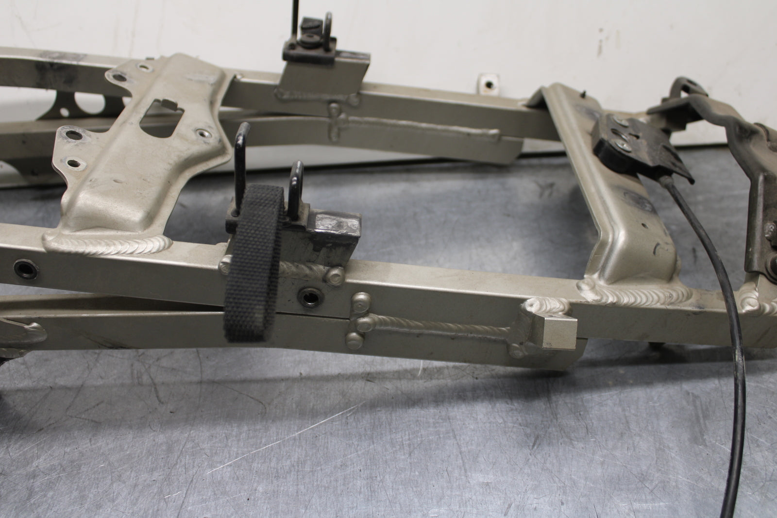 00-02 KAWASAKI NINJA ZX6R REAR SUBFRAME BACK SUB FRAME BB750