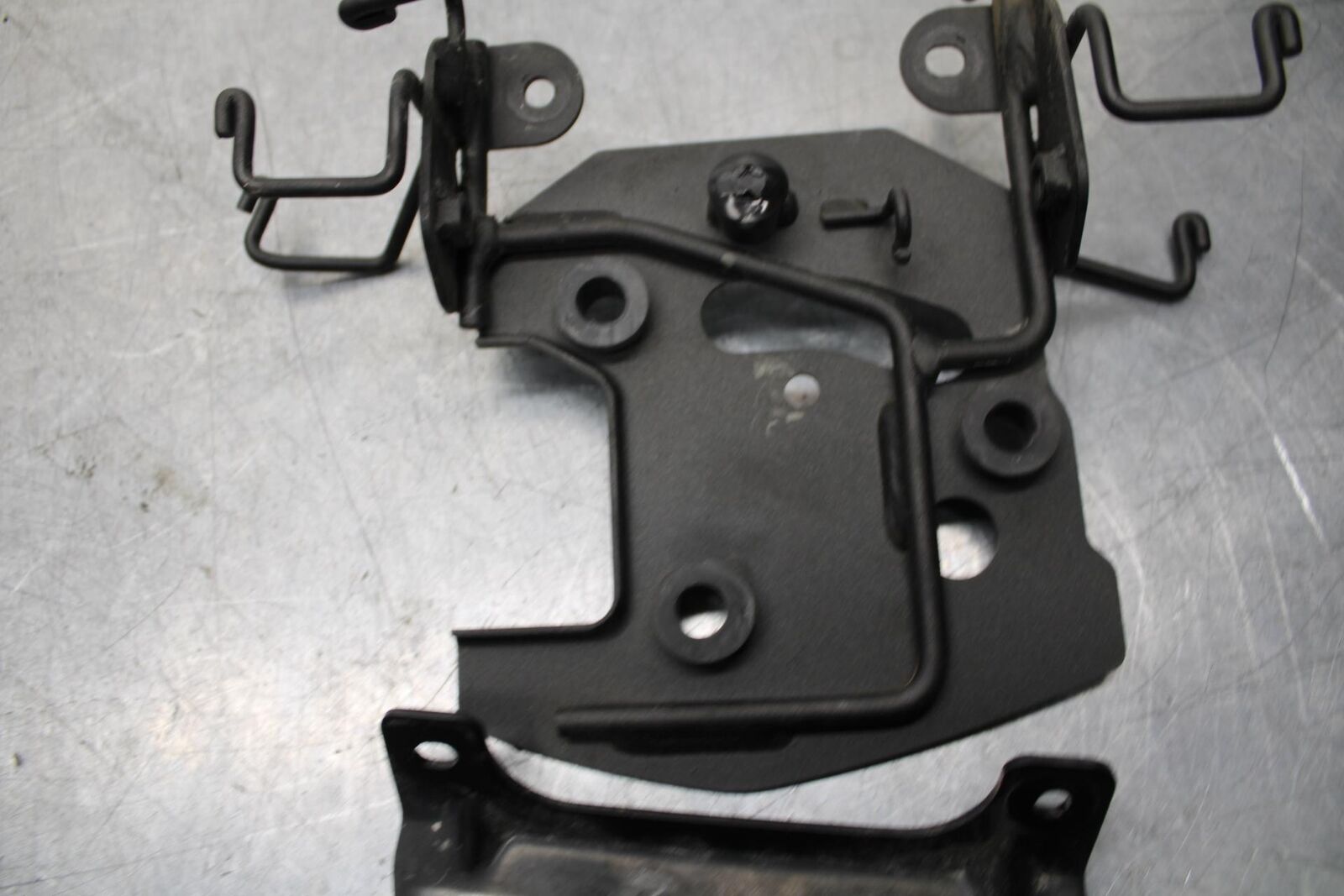 17-20 KAWASAKI Z125 PRO UPPER FAIRING MIRROR GAUGES STAY BRACKET BB74