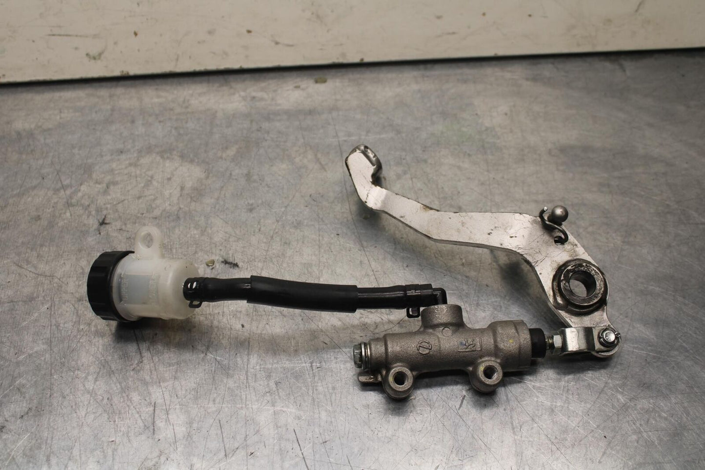 12-17 KAWASAKI ER-6N Z650 REAR BACK BRAKE MASTER CYLINDER W RESERVOIR BB607