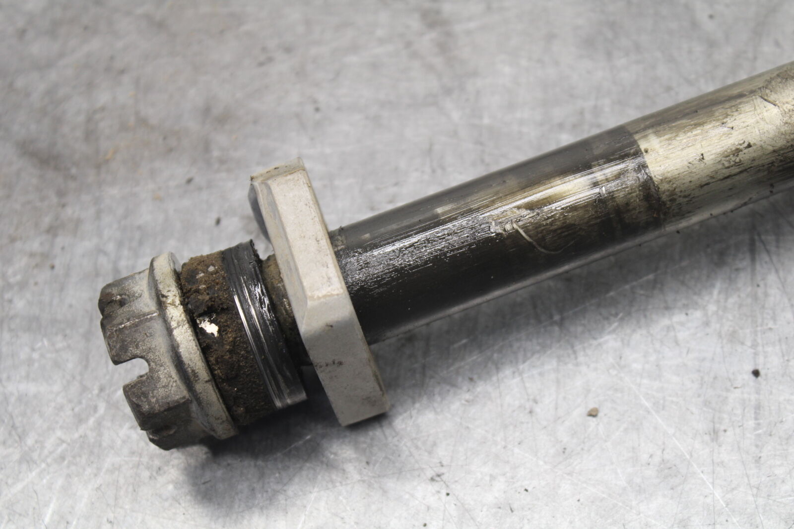 06-07 SUZUKI GSXR 600 REAR AXLE BACK WHEEL RIM PIVOT BOLT AXEL BB694