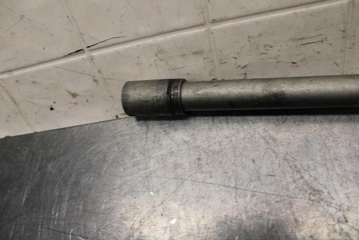 06-07 HONDA CBR1000RR FRONT WHEEL RIM AXLE PIVOT BOLT 44301-MCJ-000 BB75
