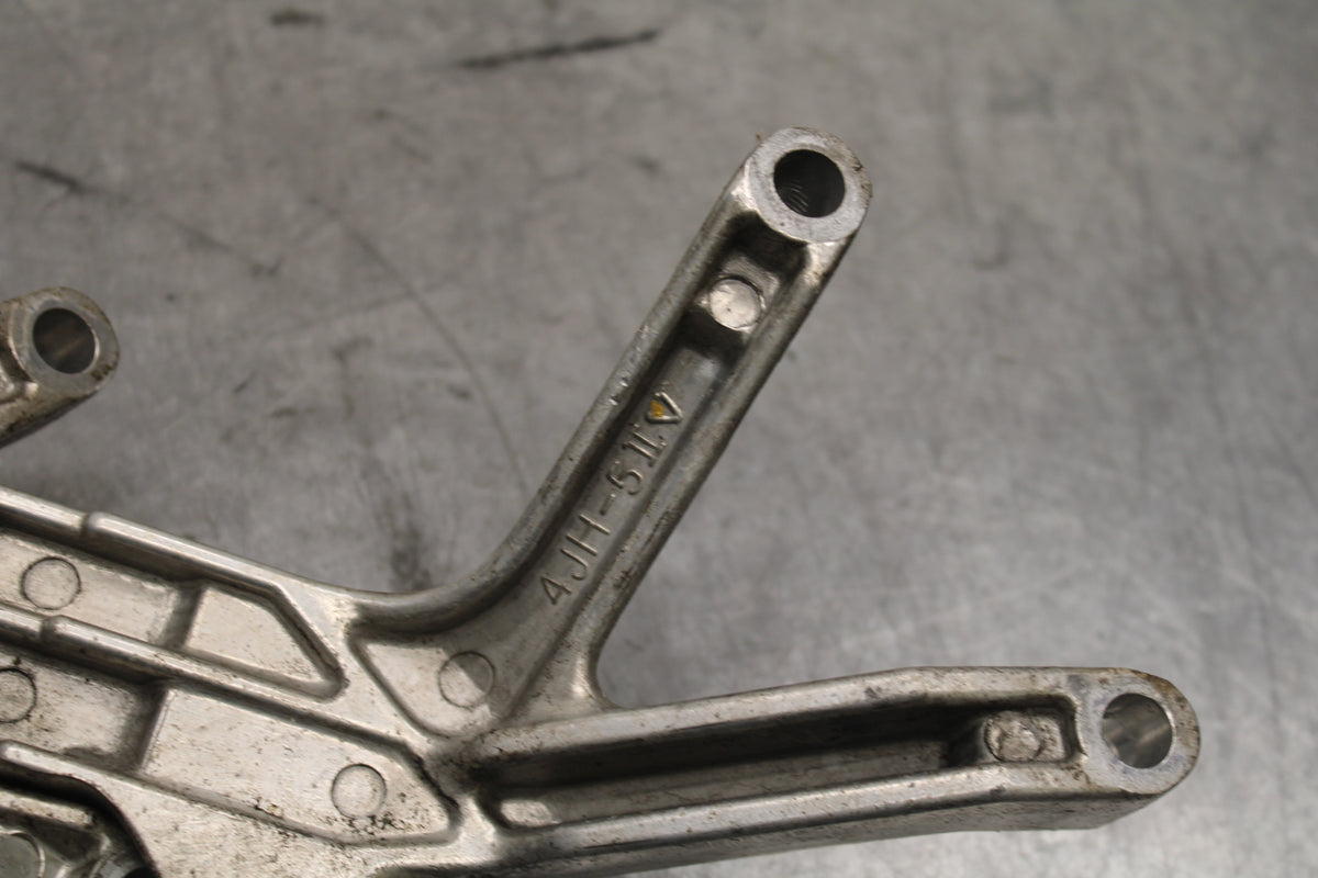 96-07 YAMAHA YZF600R REAR BACK PASSENGER PEG SET PAIR  BB746