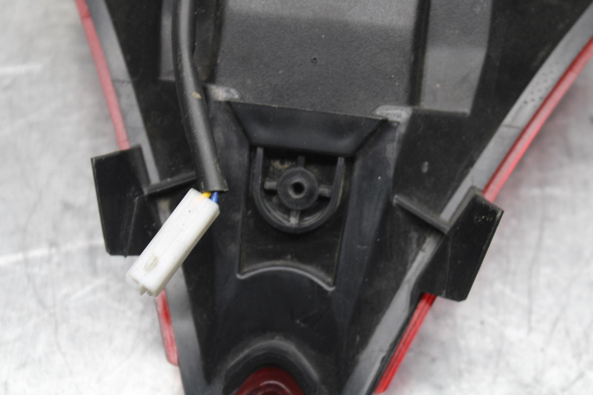 15-19 APRILIA RSV4 RF REAR TAIL TAILLIGHT BACK BRAKE LIGHT BB611