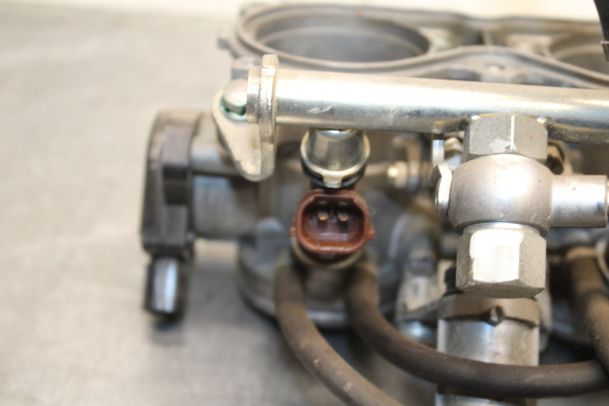 06-07 HONDA CBR1000RR MAIN FUEL INJECTORS / THROTTLE BODIES BB756
