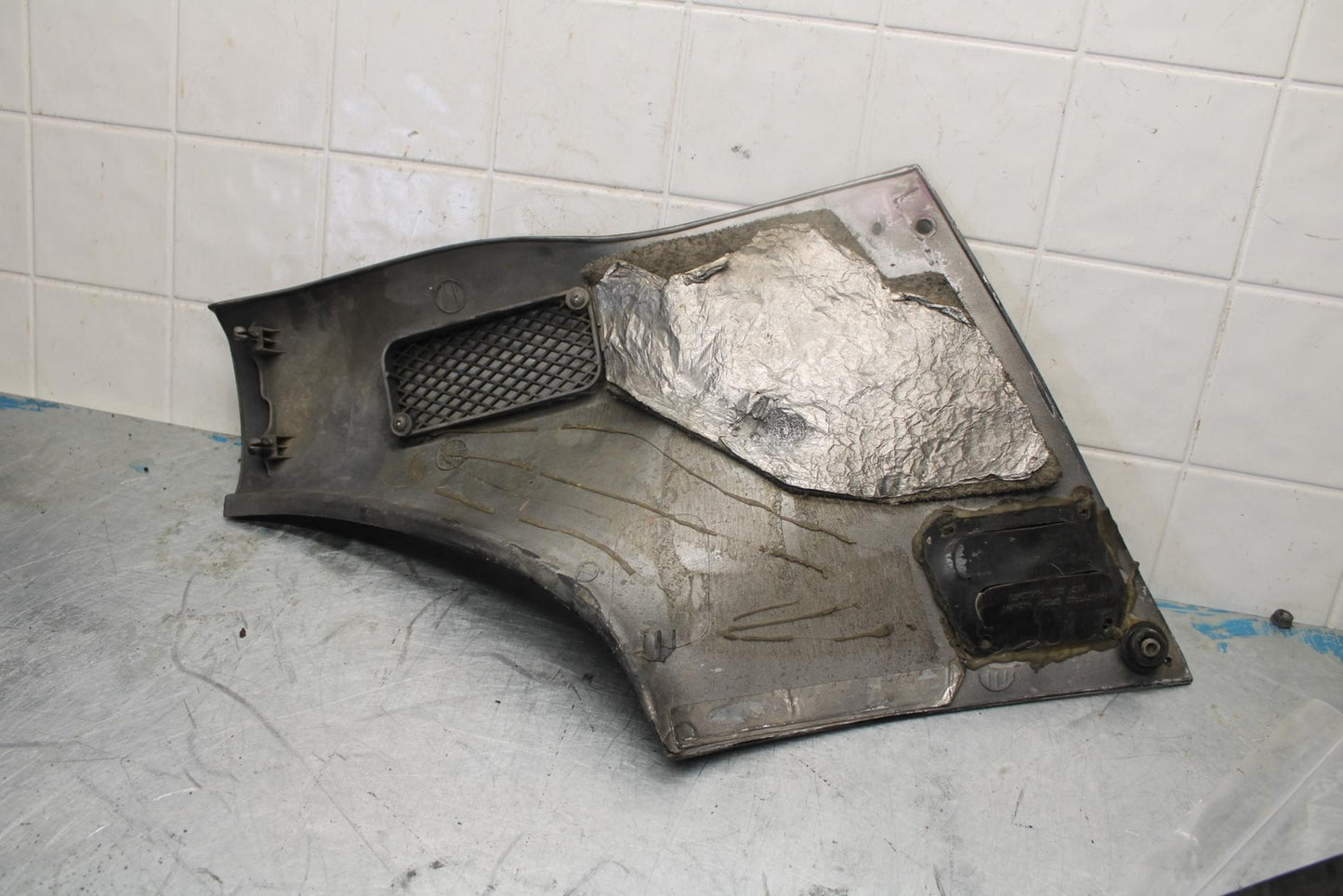 87-96 HONDA CBR1000F RIGHT FRONT SIDE SEAT SADDLE PANEL TRIM COWL FAIRING BB420