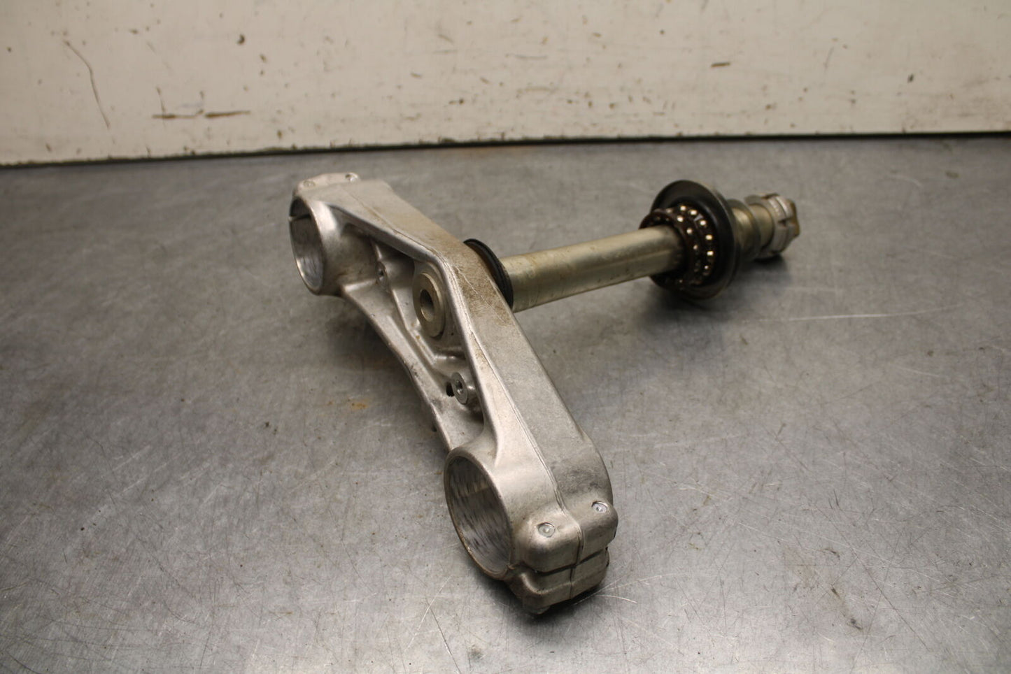 06-07 SUZUKI GSXR750 FRONT FORKS CLAMP LOWER TRIPLE TREE STEM 51311-01H00 BB670