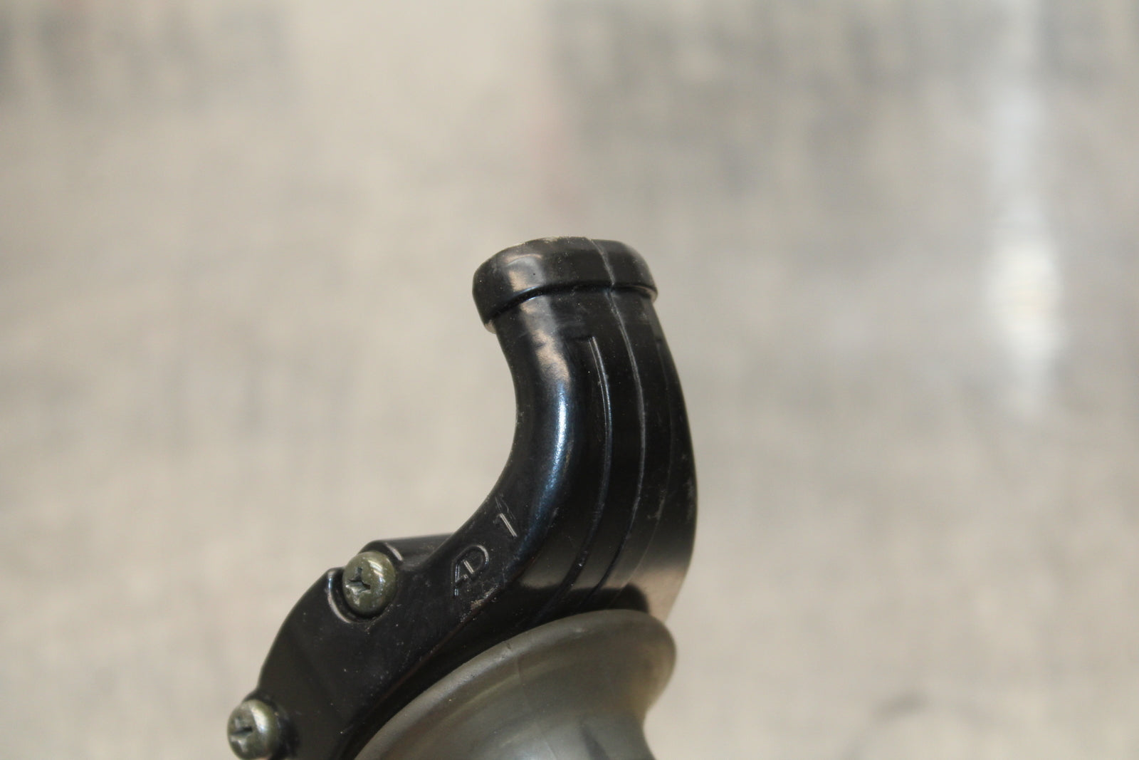 04-05 KAWASAKI NINJA ZX10R THROTTLE CABLE LINE HOUSING GUIDE BB163