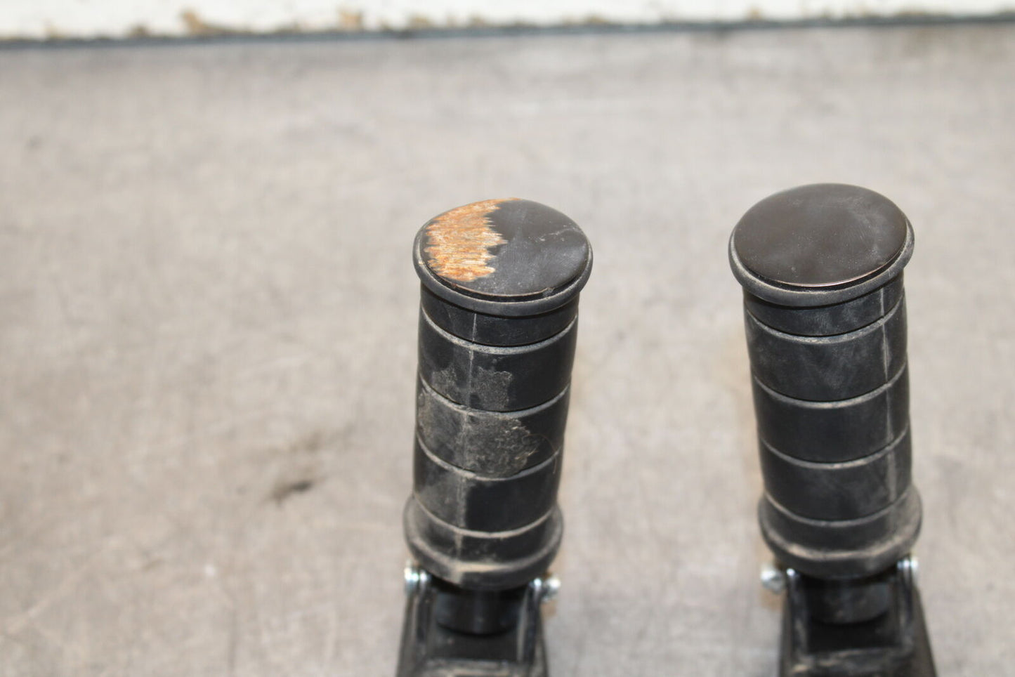17-24 YAMAHA BOLT XVS950 REAR PASSENGER FOOT STEP PEG BB729