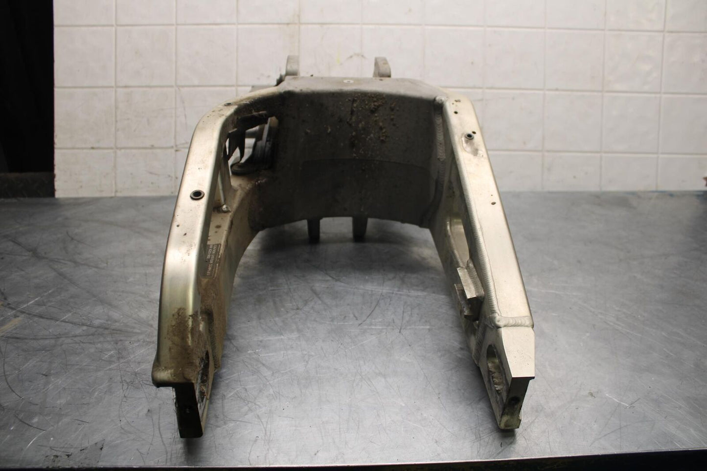 2003 Honda CBR600RR REAR SWINGARM BACK SUSPENSION SWING ARM 52200-MEE-700 BB511