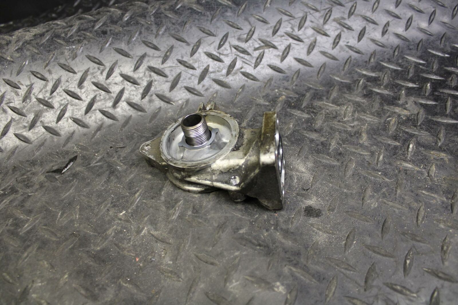 06-07 KAWASAKI NINJA ZX10R ENGINE OIL FILTER HOUSING  BB186