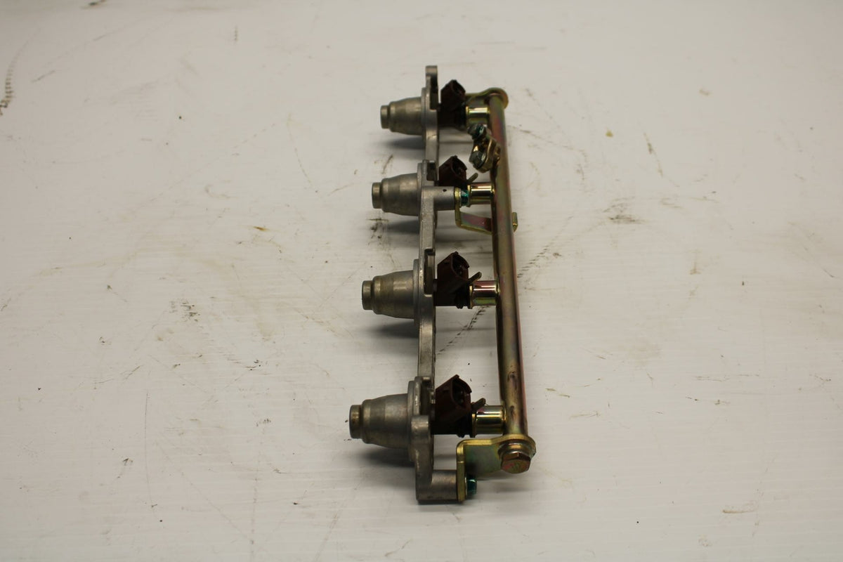 04-05 HONDA CBR1000RR SECONDARY FUEL INJECTORS TOP AIRBOX GAS RAIL BB242