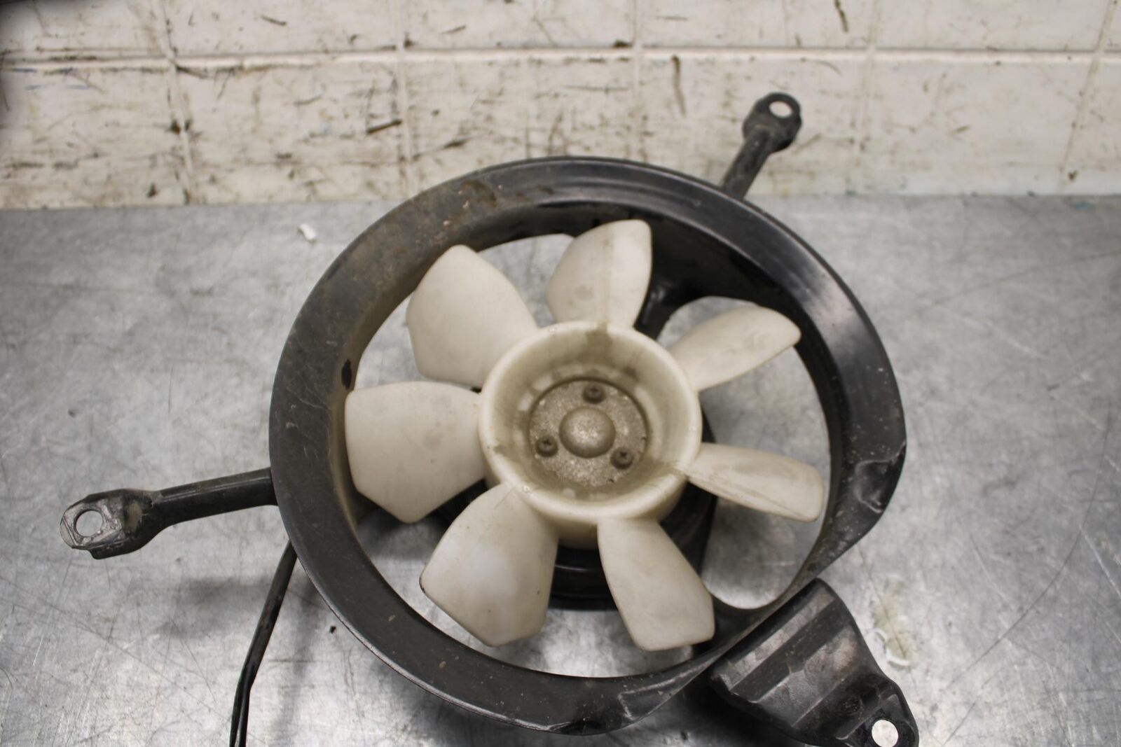 2003 Yamaha Vmax 1200 VMX1200 ENGINE RADIATOR COOLING FAN BB563