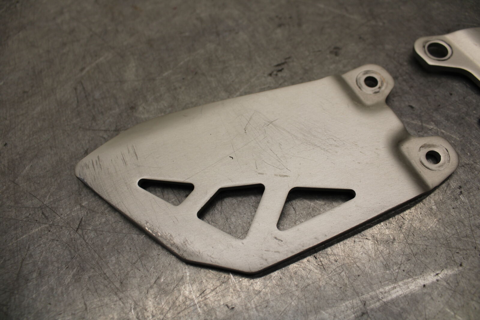 16 KAWASAKI NINJA ZX10R RIGHT LEFT PAIR HEEL GUARD COVER  BB650