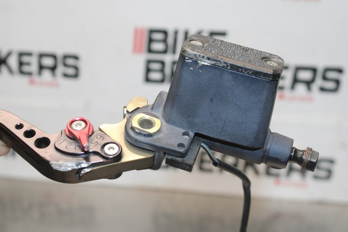 05 DUCATI SUPERSPORT 800 FRONT BRAKE MASTER CYLINDER w/ LEVER BB913